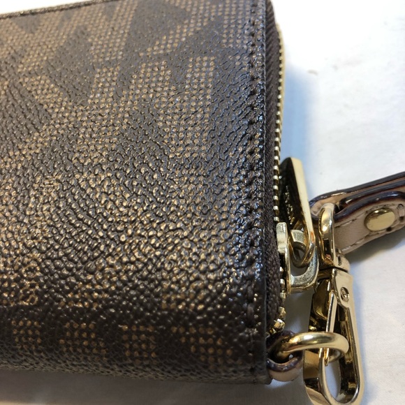 Micheal Kors Wallet Wristlet - Picture 12 of 13